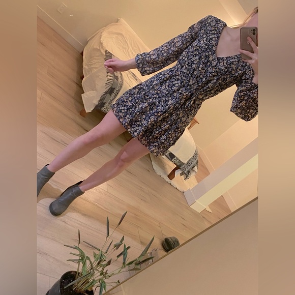 Dynamite floral dress - Picture 1 of 4